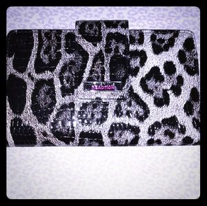 Kenneth Cole Wallet Cheetah print w/pink liningNEW